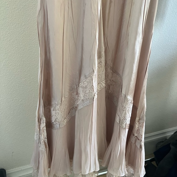 Elegant Shimmering Komarov V-Neck Sleeveless Dress w/ Light Jacket - Picture 4 of 7